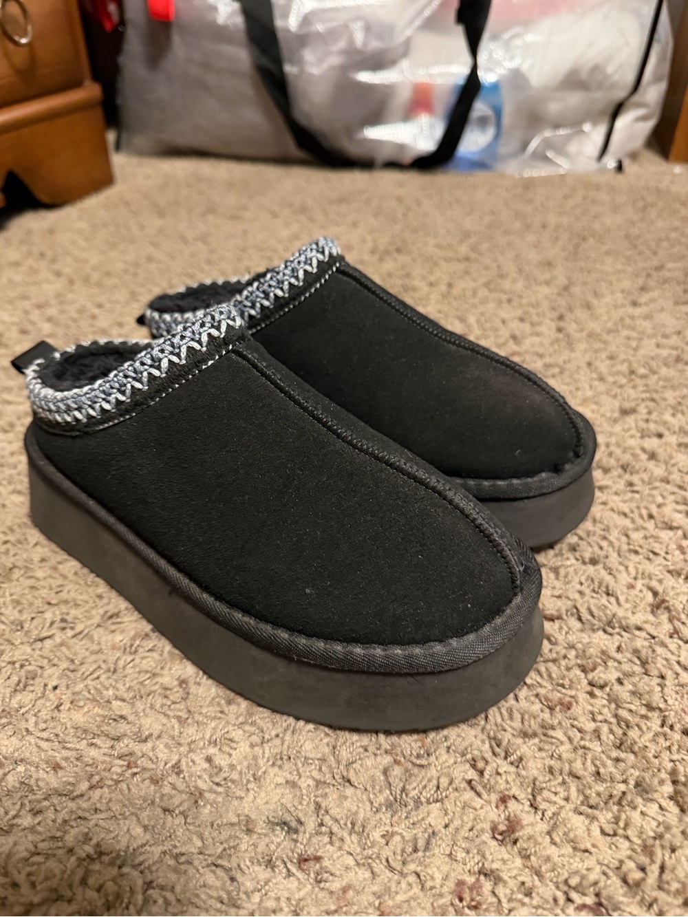 Women's Black Slip-On Cozy Clog Shoes
